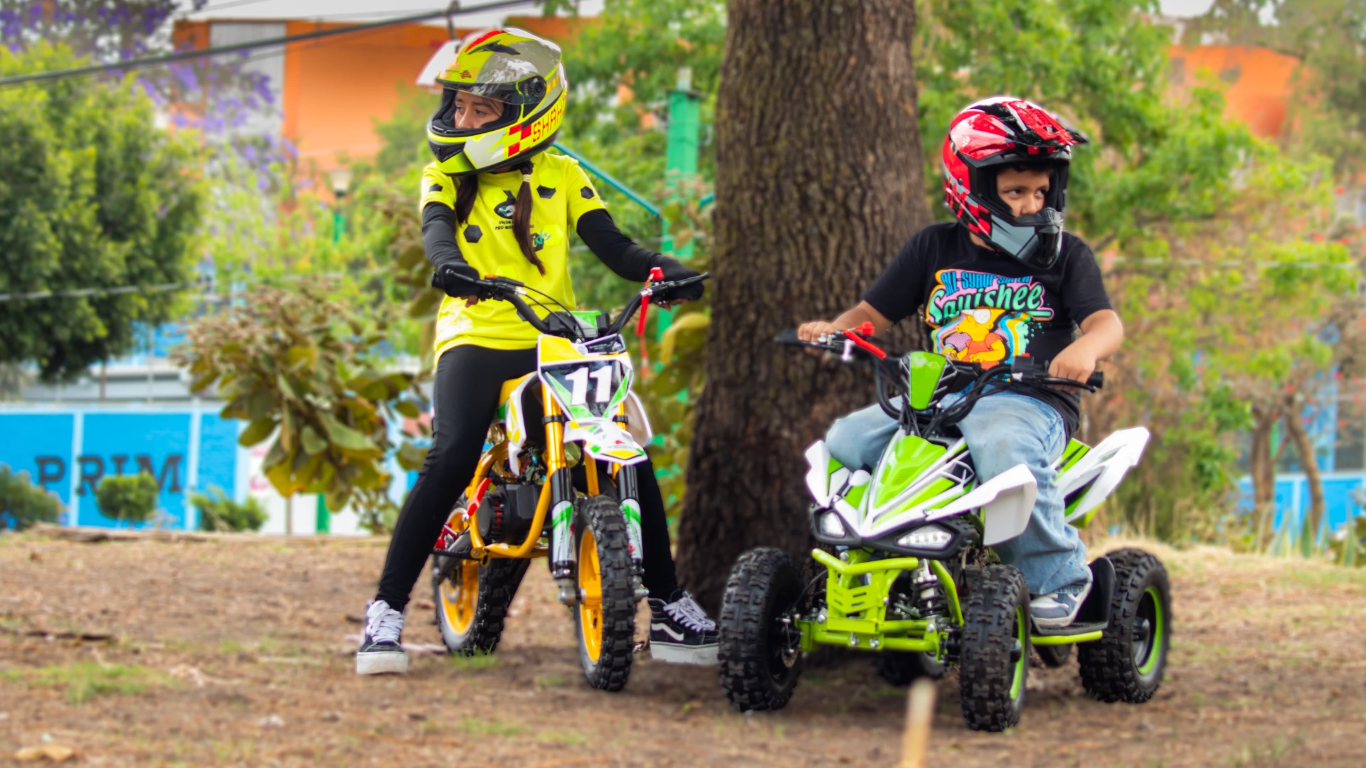 Niño disfrutando una minimoto Shahoma